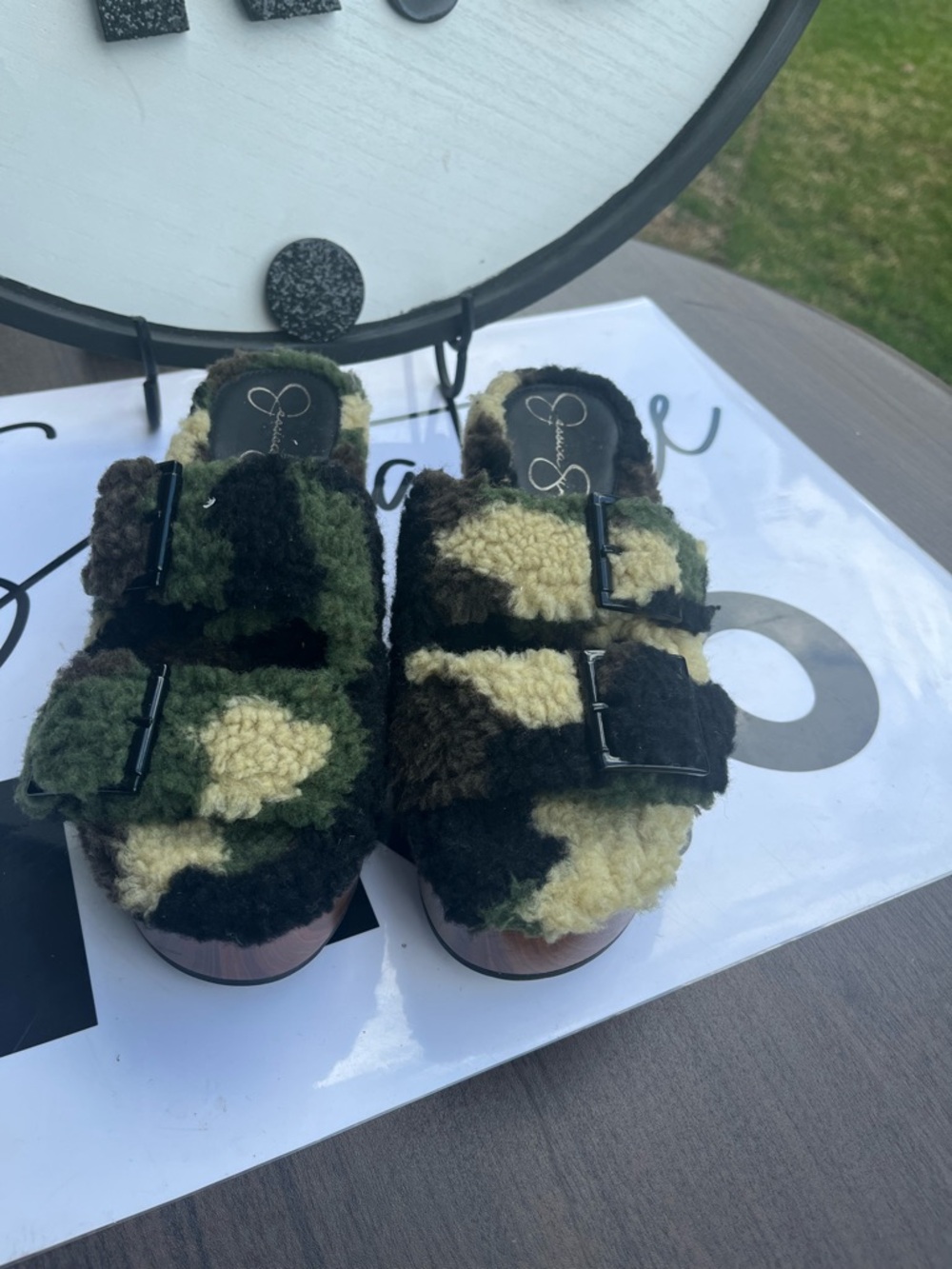 Jessica Simpson Women  Camouflage Fuzzy Buckle Sandals  NEW Size 6